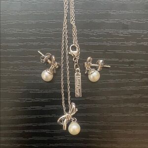 Vantel Pearls Tie the Knot Necklace and Earrings Set